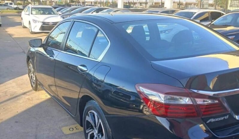 
								Honda Accord LX full									