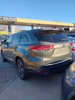 
										Toyota Highlander LE full									