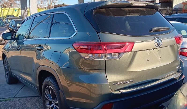 
								Toyota Highlander LE full									