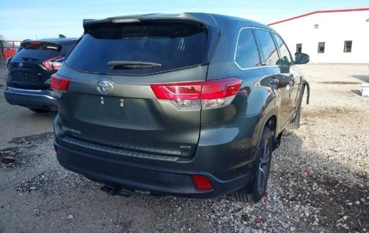 
								Toyota Highlander LE full									