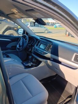 
										Toyota Highlander LE full									