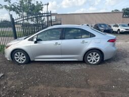 
										Toyota Corolla LE full									