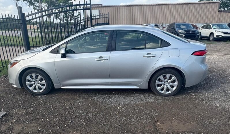 
								Toyota Corolla LE full									