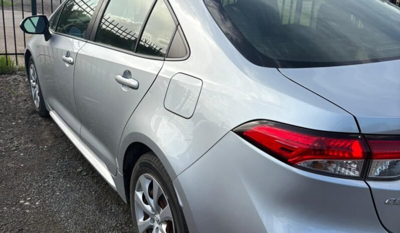 
								Toyota Corolla LE full									