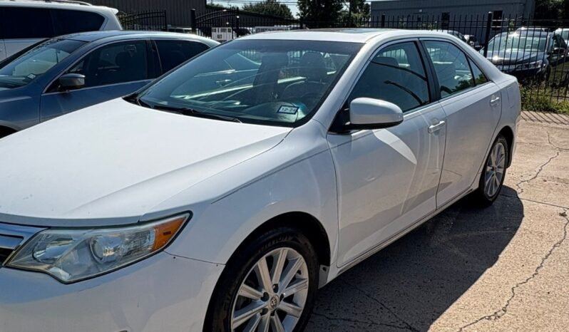 
								Toyota Camry XLE full									