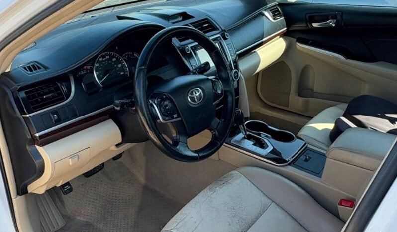 
								Toyota Camry XLE full									