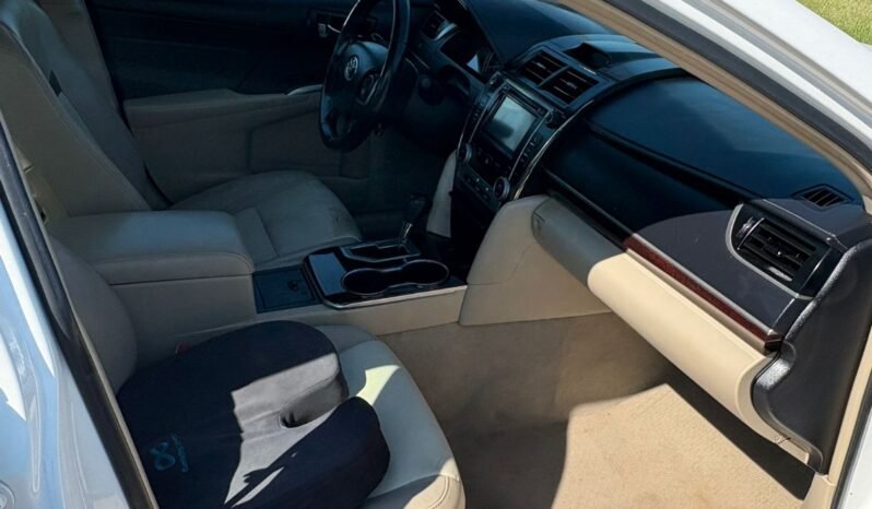 
								Toyota Camry XLE full									