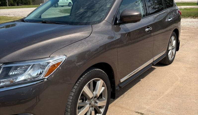 
								Nissan Pathfinder Platinum full									