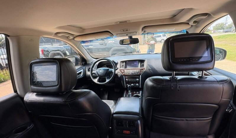 
								Nissan Pathfinder Platinum full									