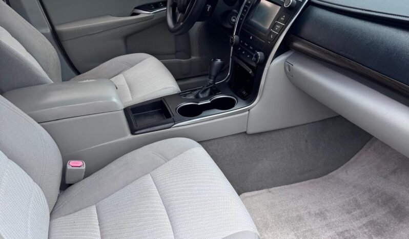 
								Toyota Camry LE full									