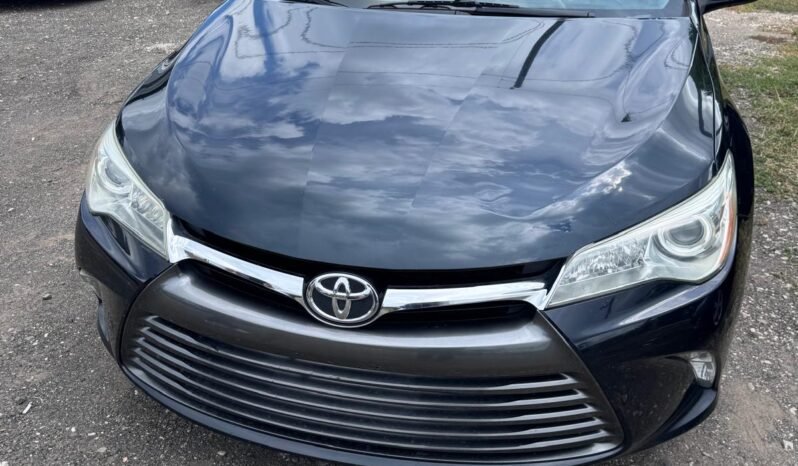 
								Toyota Camry LE full									