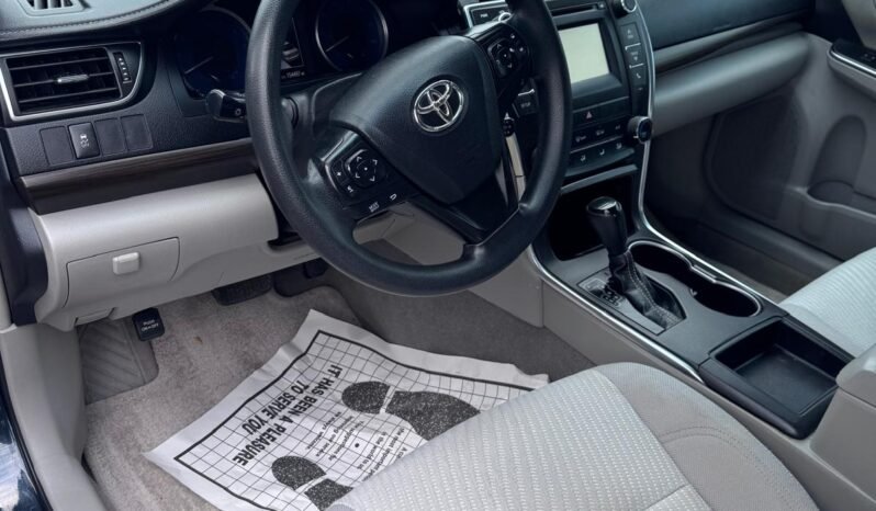 
								Toyota Camry LE full									