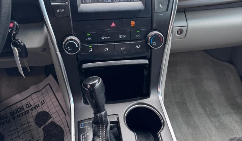 
								Toyota Camry LE full									