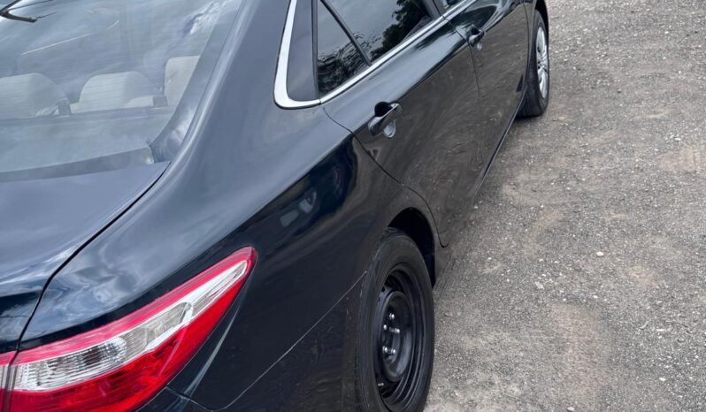 
								Toyota Camry LE full									