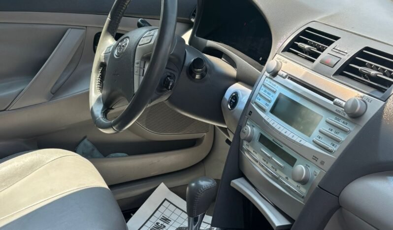 
								Toyota Camry LE full									