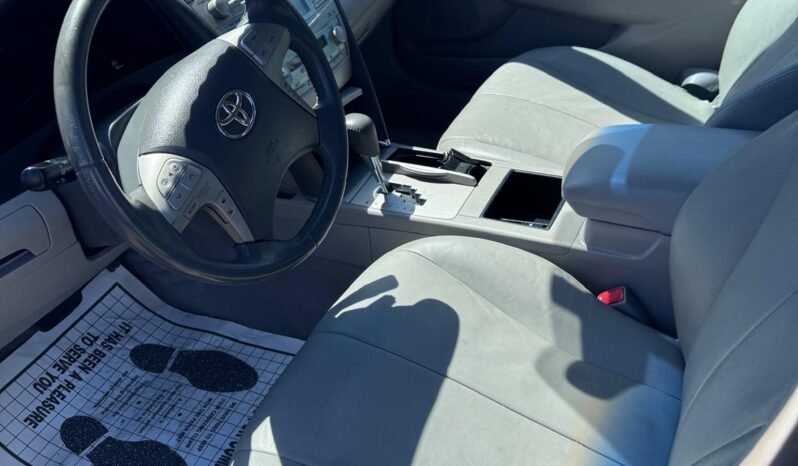 
								Toyota Camry LE full									