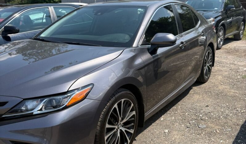 
								Toyota Camry SE full									