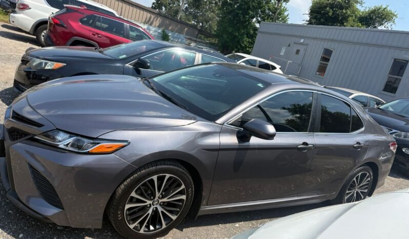 
								Toyota Camry SE full									