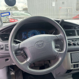 
										2003 Toyota Sienna full									