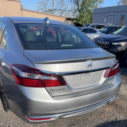 
										2017 Honda Accord Hybrid full									