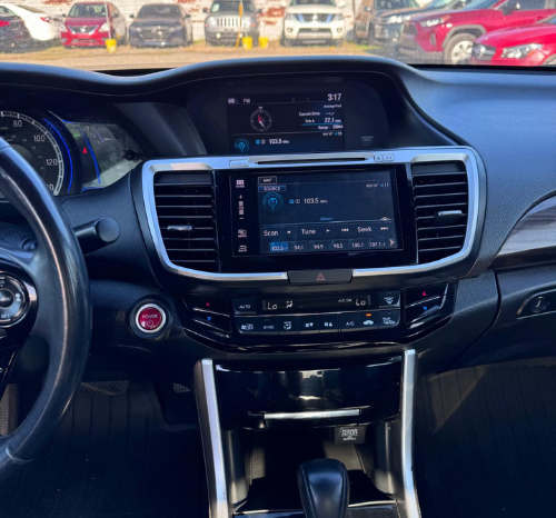 
								2017 Honda Accord Hybrid full									