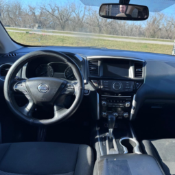 
										2020 Nissan Pathfinder full									