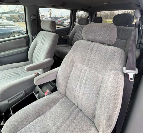
								2003 Toyota Sienna full									