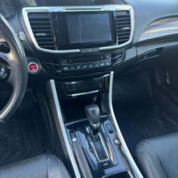 
										2017 Honda Accord Hybrid full									