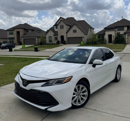 
								2018 Toyota Camry LE full									