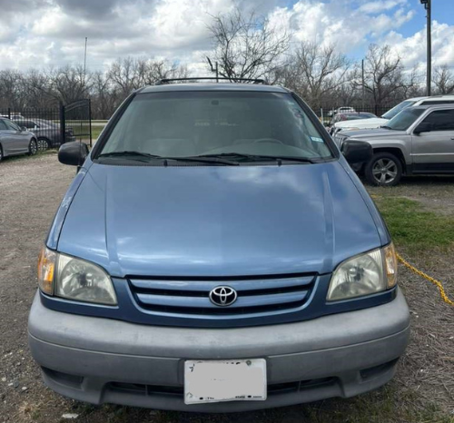 
								2003 Toyota Sienna full									