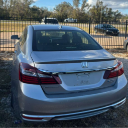 
										2017 Honda Accord Hybrid full									